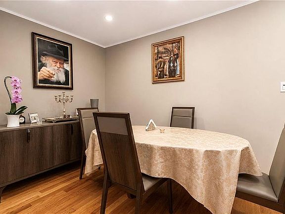 5th image of 711 Montauk Ct APT 2H