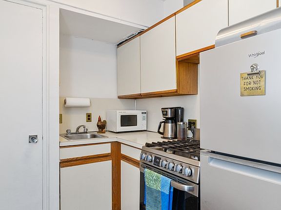4th image of 315 E 56th St APT 4J