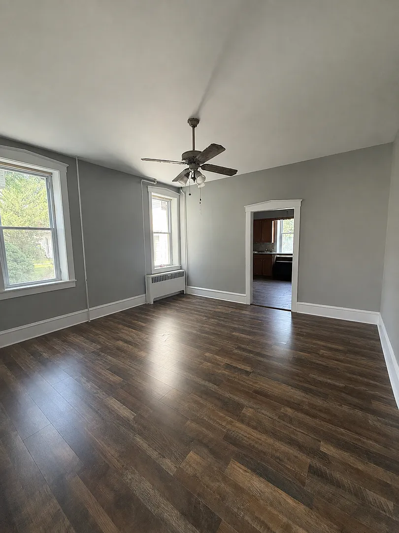 439 West High Street — Photo 3