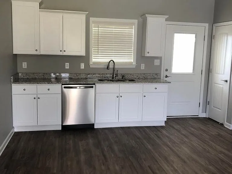 1408 Rehoboth Dr — Photo 2