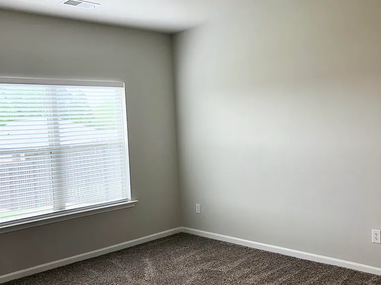 14604 London Ln — Photo 7