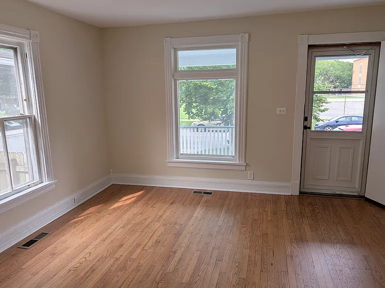 1019 Sherman House #HOUSE — Photo 2