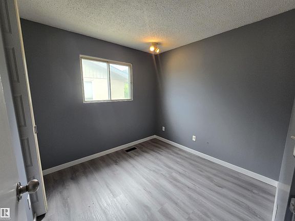 5th image of 10829 167a Ave NW