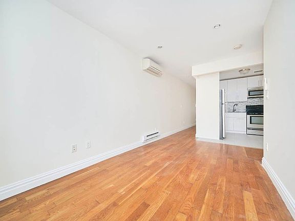 3rd image of 419 E 117th St #1A