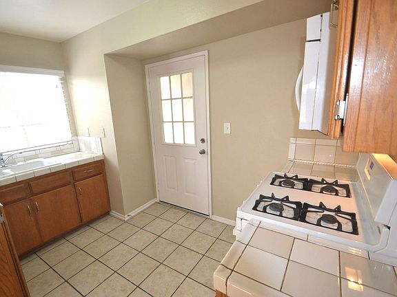 3rd image of 13508 Seville Ave