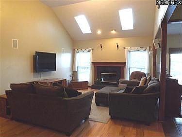 5th image of 318 Greenview Ct