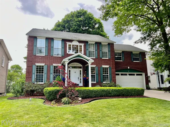 3105 E Woodland Dr, Port Huron, MI 48060