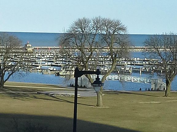One block to lakefront!