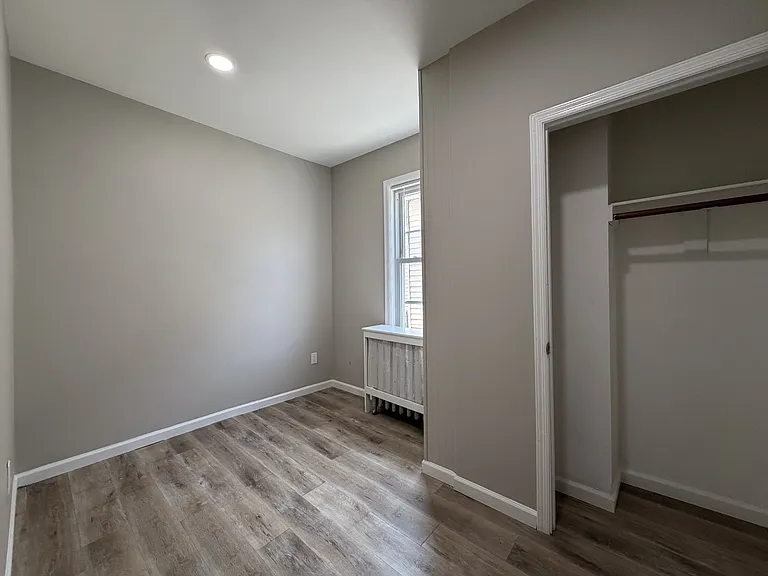 29 W Somerset St — Photo 10