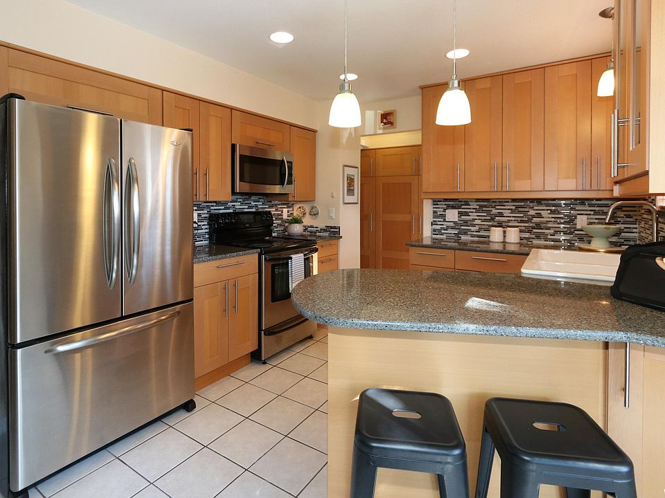 Updated Kitchen, fridge included