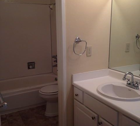 3rd image of 2117 22nd St APT 08