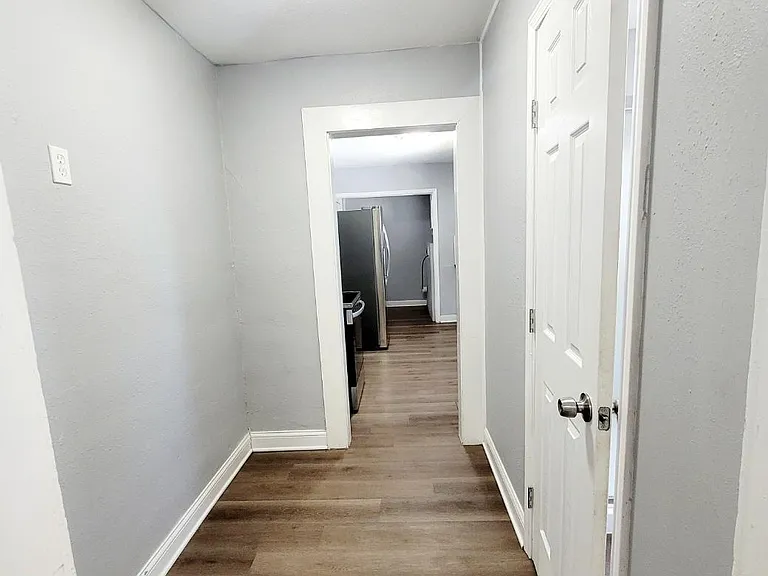 5248 Euclid Ave — Photo 13