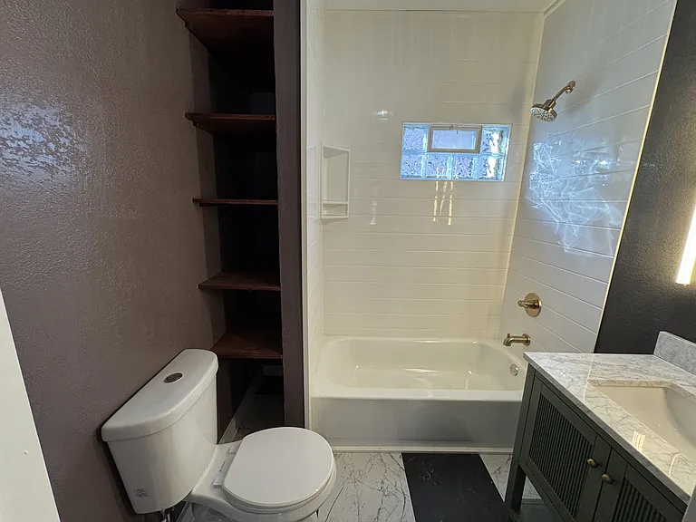 1329 Rowland Ave — Photo 4