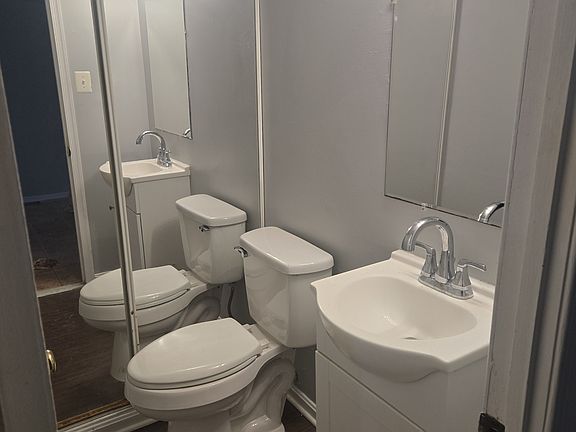 1/2 guest bath lower level