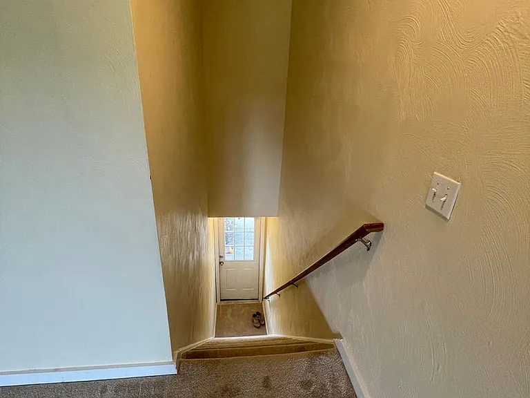 704 Torrey Ln — Photo 24