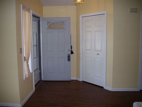 4th image of 402 Somerset Dr