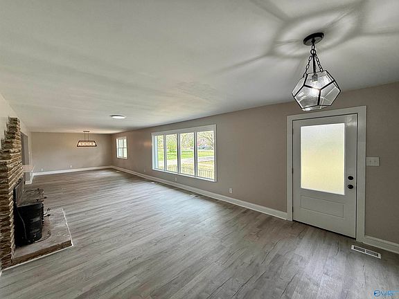 3rd image of 323 Paden Rd