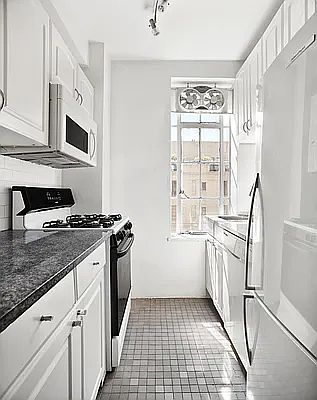 5th image of 350 W 57th St APT 10J