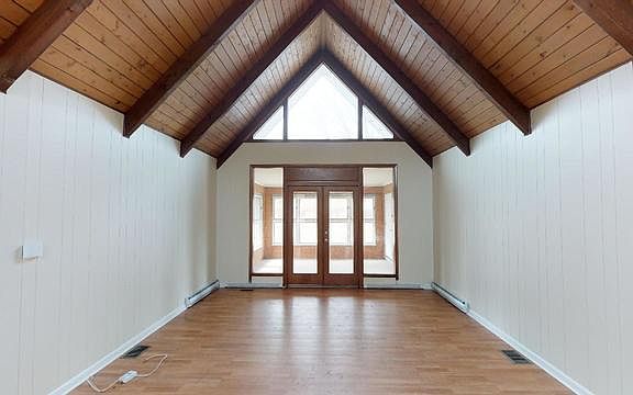 3rd image of 16342 Woodlawn East Ave