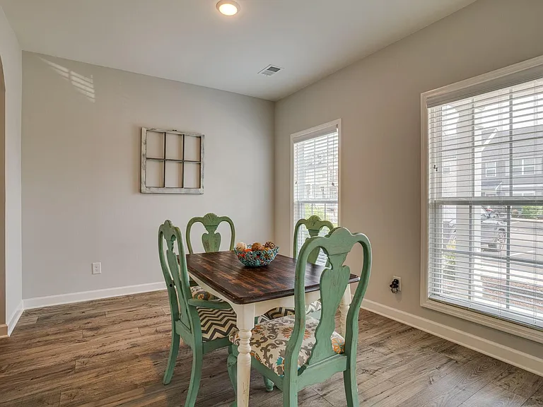 248 Mansfield Dr — Photo 5