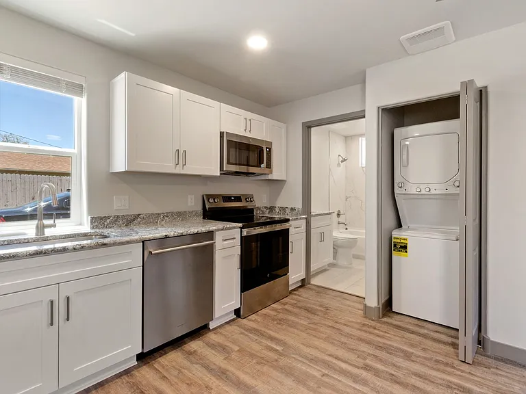 1720 E Edison St — Photo 42