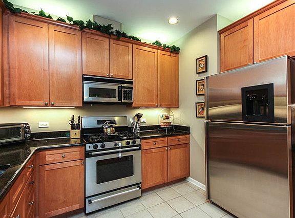 3rd image of 3817 N Milwaukee Ave Unit H