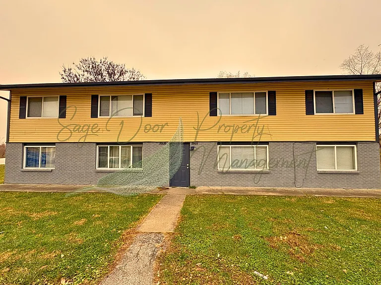 5535-5537 Freeman Ave — Photo 1