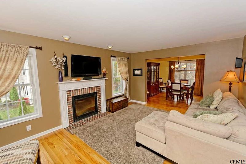 3rd image of 233 N ALLENDALE Avenue
