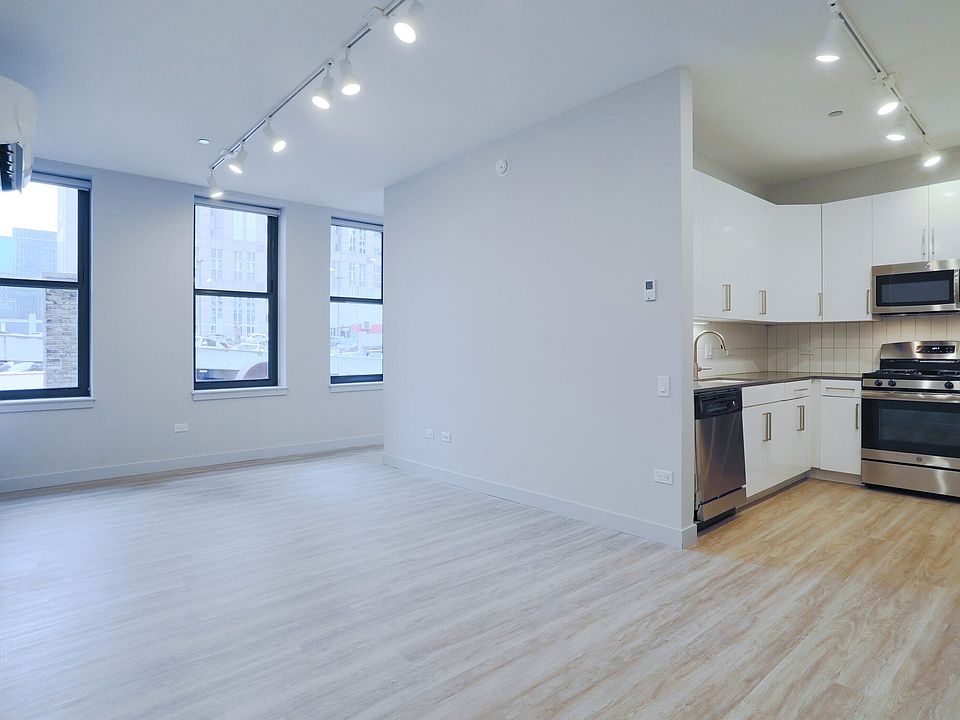 1st image of 330 S Wells St APT 1020