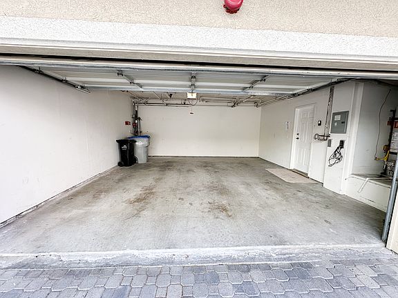 4th image of 568 King George Ave