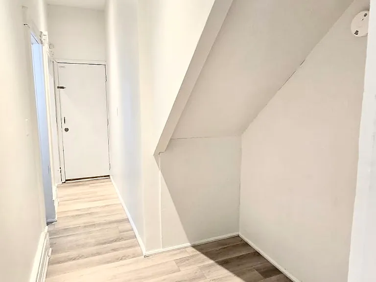 107 Erie Ave #1 — Photo 15