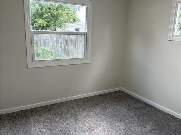 4th image of 313 Longford Ave