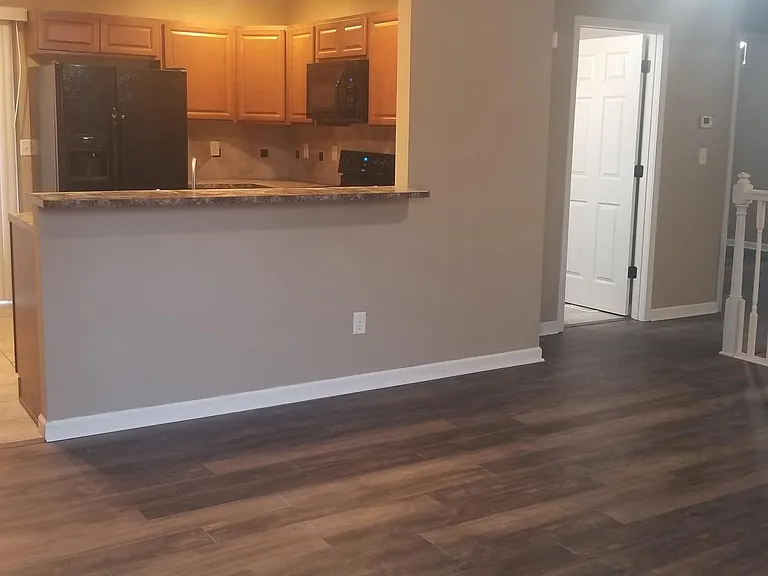 1718 N Woodlawn Blvd — Photo 4