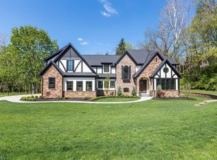 215 Bramley Ct, Chagrin Falls, OH 44022
