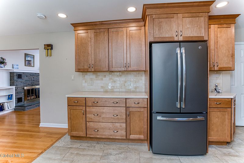 4th image of 7 Gladwish Avenue
