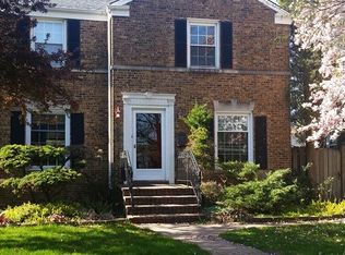240 Gregory Ave, Munster, IN 46321