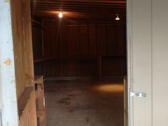 3rd image of 203 Parkwood Dr