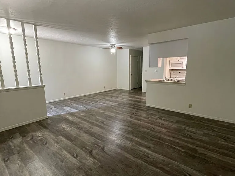Adams Earl-900 N 21st — Photo 4