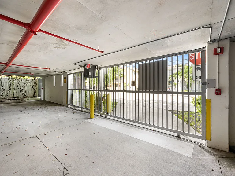 900 SW 7th St #505 — Photo 6