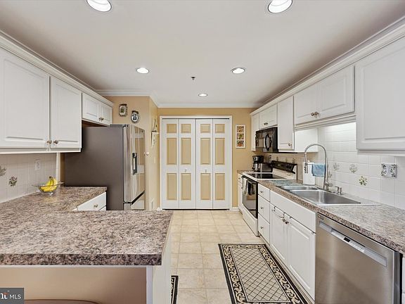 5th image of 415 Paoli Pointe Dr