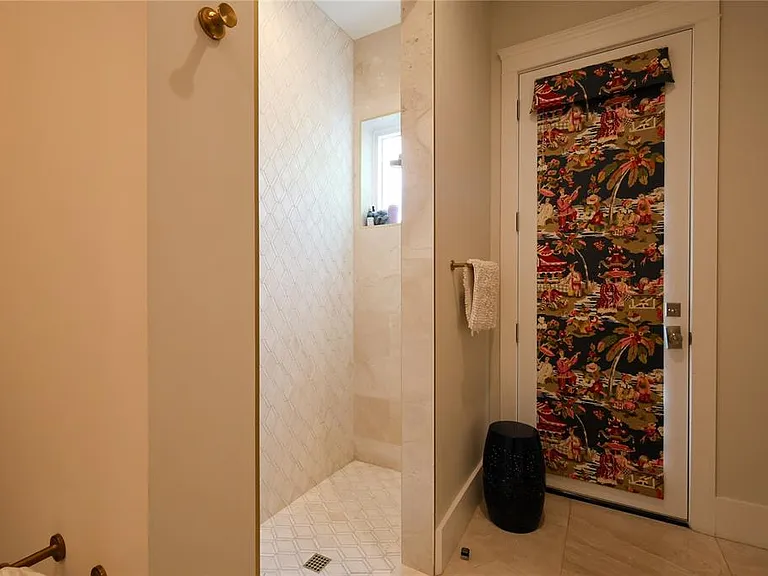 2402 W Parkland Blvd — Photo 7