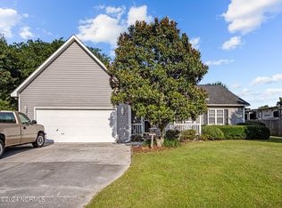 114 Villa Park Dr, Hubert, NC 28539