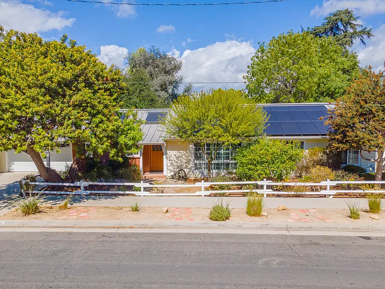 13843 Milbank St — Photo 38