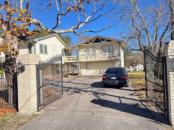 3rd image of 2232 Hoskins Dr