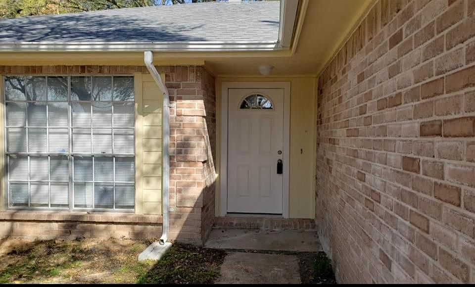 1st image of 10731 Forest Leaf Dr