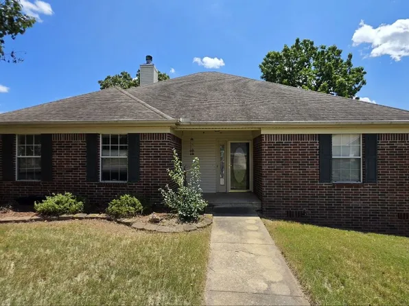 35 Springridge Dr, Little Rock, AR 72211