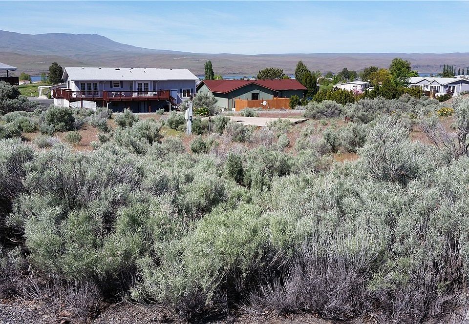 2nd image of 402 Apricot Pl SW
