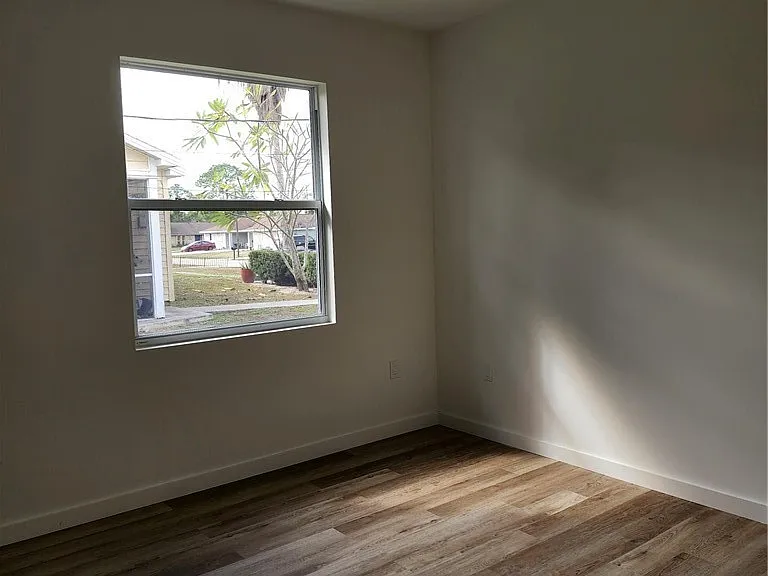 2431 Lola Ave S — Photo 8