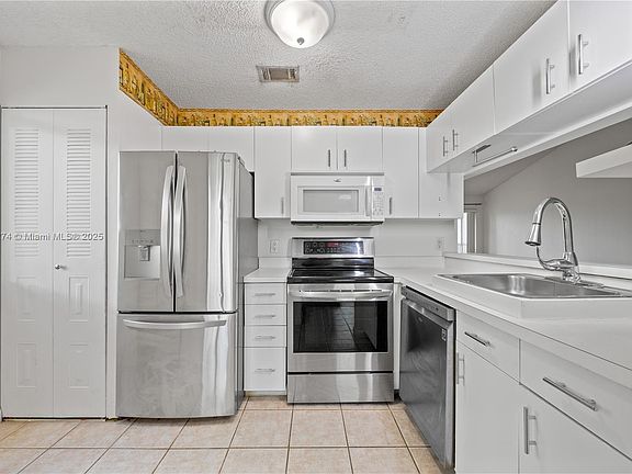 4th image of 1031 Coral Club Dr #1031