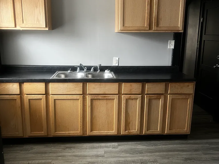 82 Fulton St — Photo 3